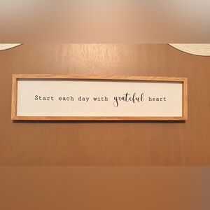 Grateful Heart Vertical Wall Sign - White and Natural Wood